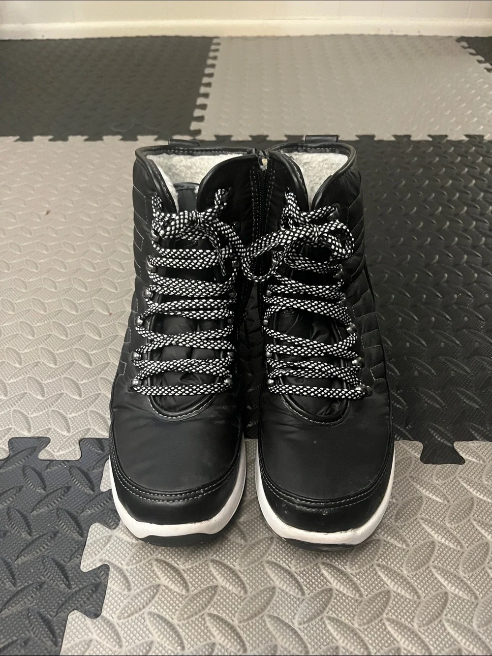 Khombu Black and White Lace-Up Winter Boots